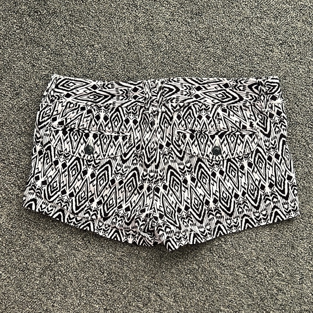 Shorts - Picture 2 of 4